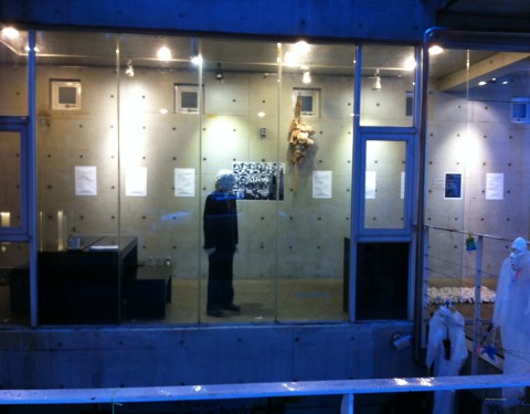 〈Breaking the fourth wall〉