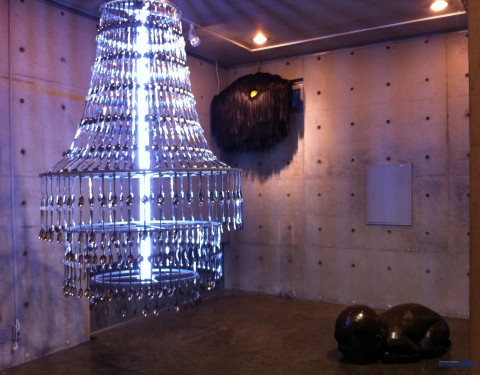 〈Breaking the fourth wall〉